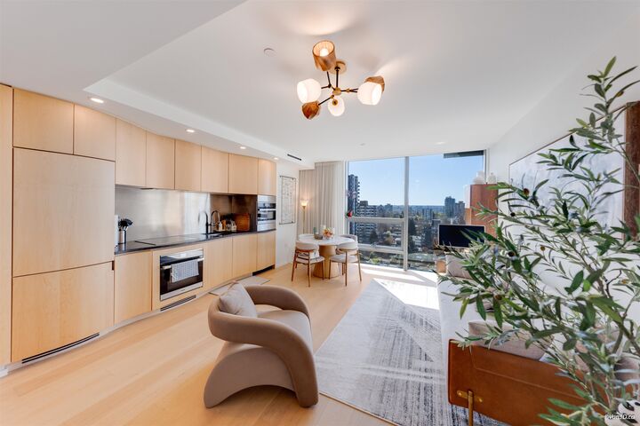 Property Photo: 1568 Alberni Street 1605 BC V6G 0E3