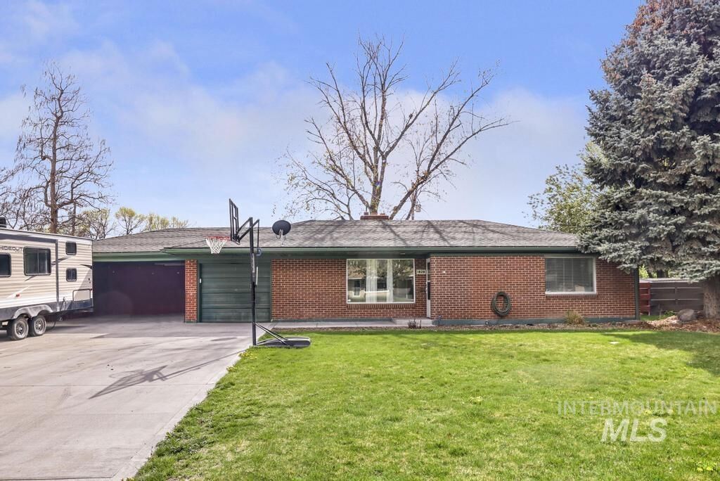 Property Photo:  1828 Dorian Drive  ID 83301 