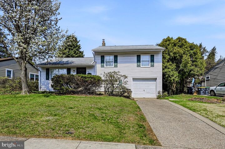 Property Photo:  49 E Avon Drive  DE 19703 