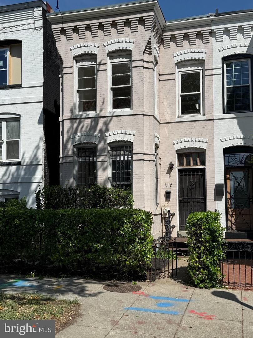 Property Photo:  1112 I Street SE  DC 20003 