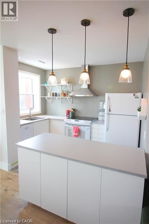Property Photo: 130 Caroline Street South 2 ON L8P 3K8