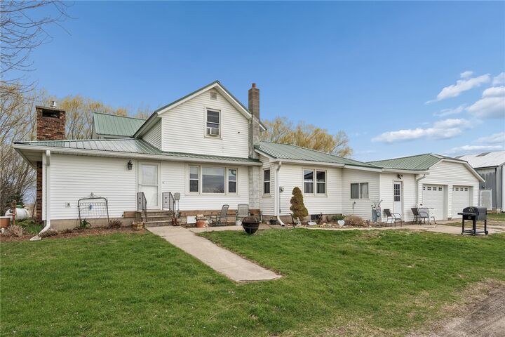 Property Photo:  1317 68th Street  IA 52249 