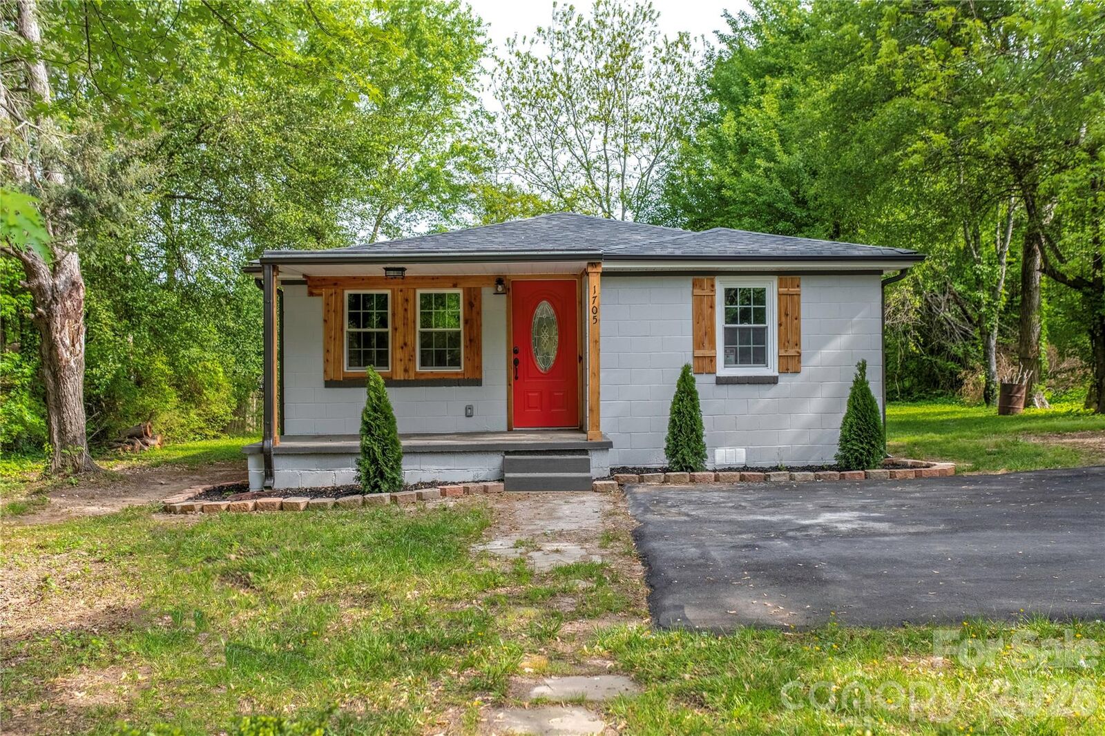 Property Photo: 1705 E Cloaninger Avenue NC 28625