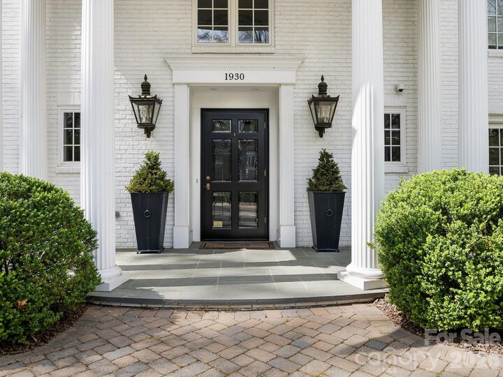 Property Photo:  1930 Queens Road W  NC 28207 