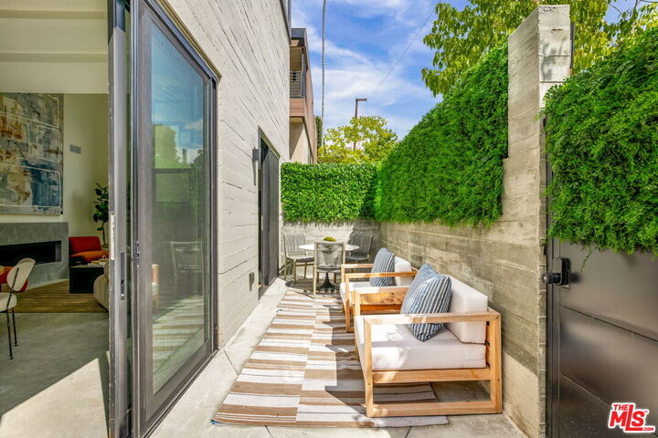 Property Photo:  917 Hilldale Ave  CA 90069 