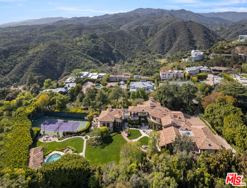 Property Photo: 1550 Amalfi Dr CA 90272