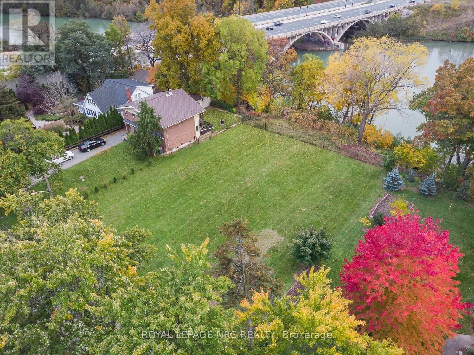 Property Photo:  56A Henley Drive  ON L2N 4A9 