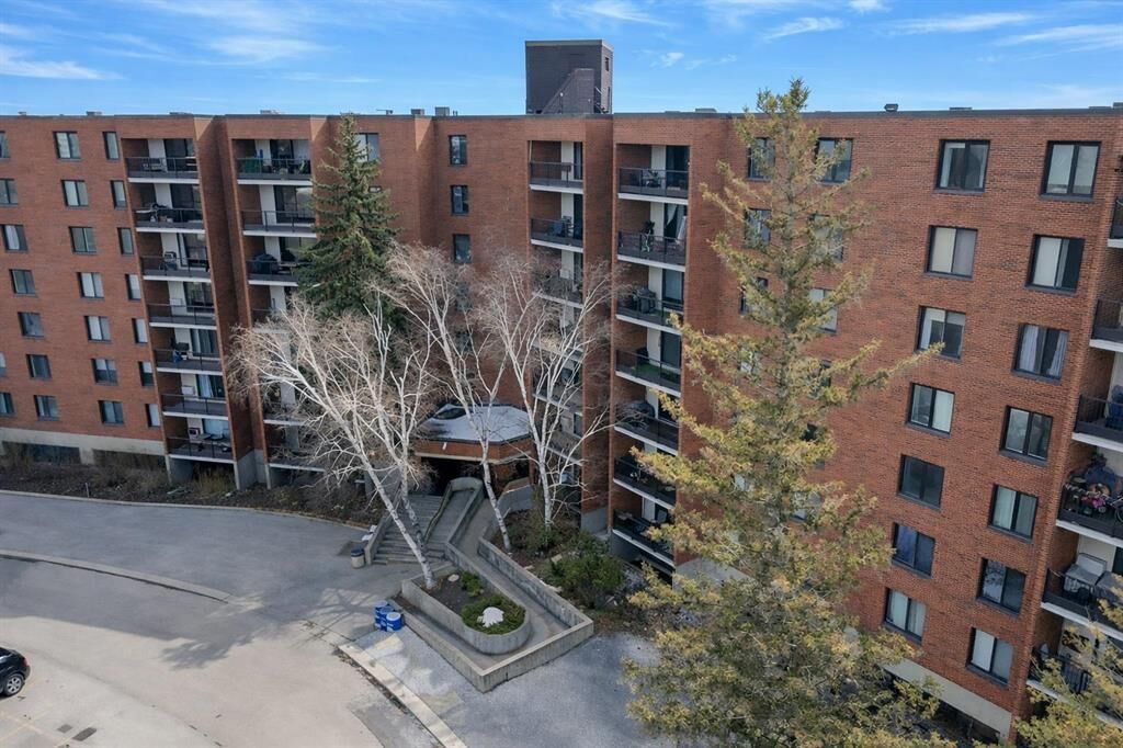 Property Photo:  916 Cloutier Drive  MB R3V 1W9 