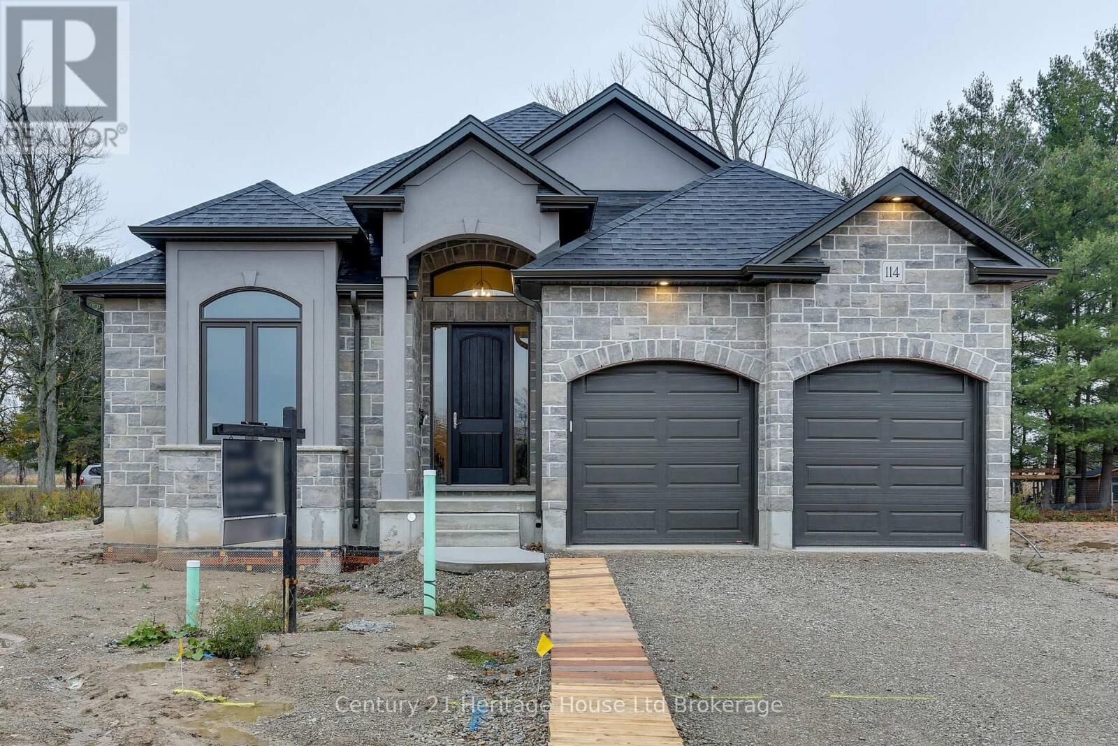 Property Photo:  114 Beech Boulevard  ON N4G 5S1 