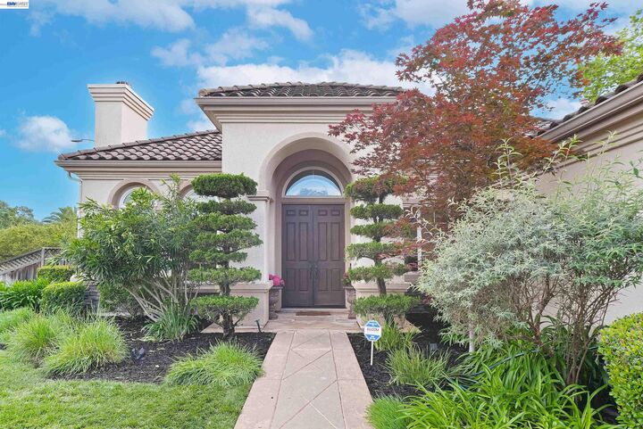 Property Photo:  1 Circle E Ranch Pl  CA 94583 