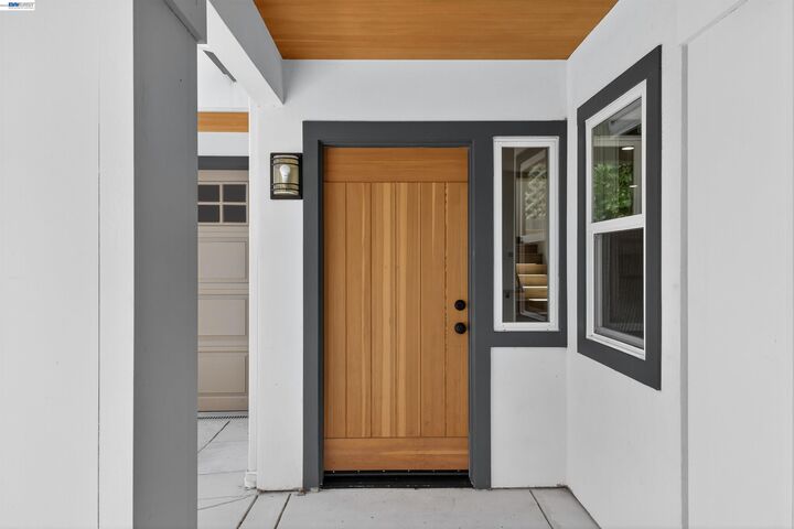 Property Photo:  912-914 61st Street  CA 94608 