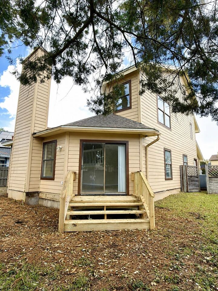 Property Photo:  1512 W Mariah Way  FL 32547 