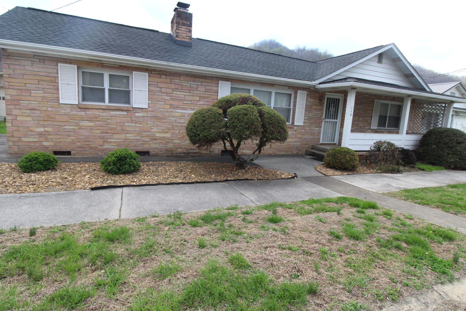 Property Photo:  118 Central Ave  WV 25951 