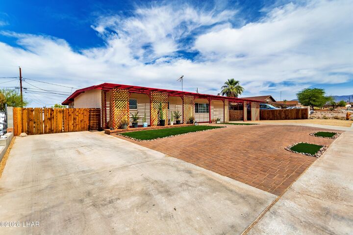Property Photo: 191 S Smoketree Ave S AZ 86403