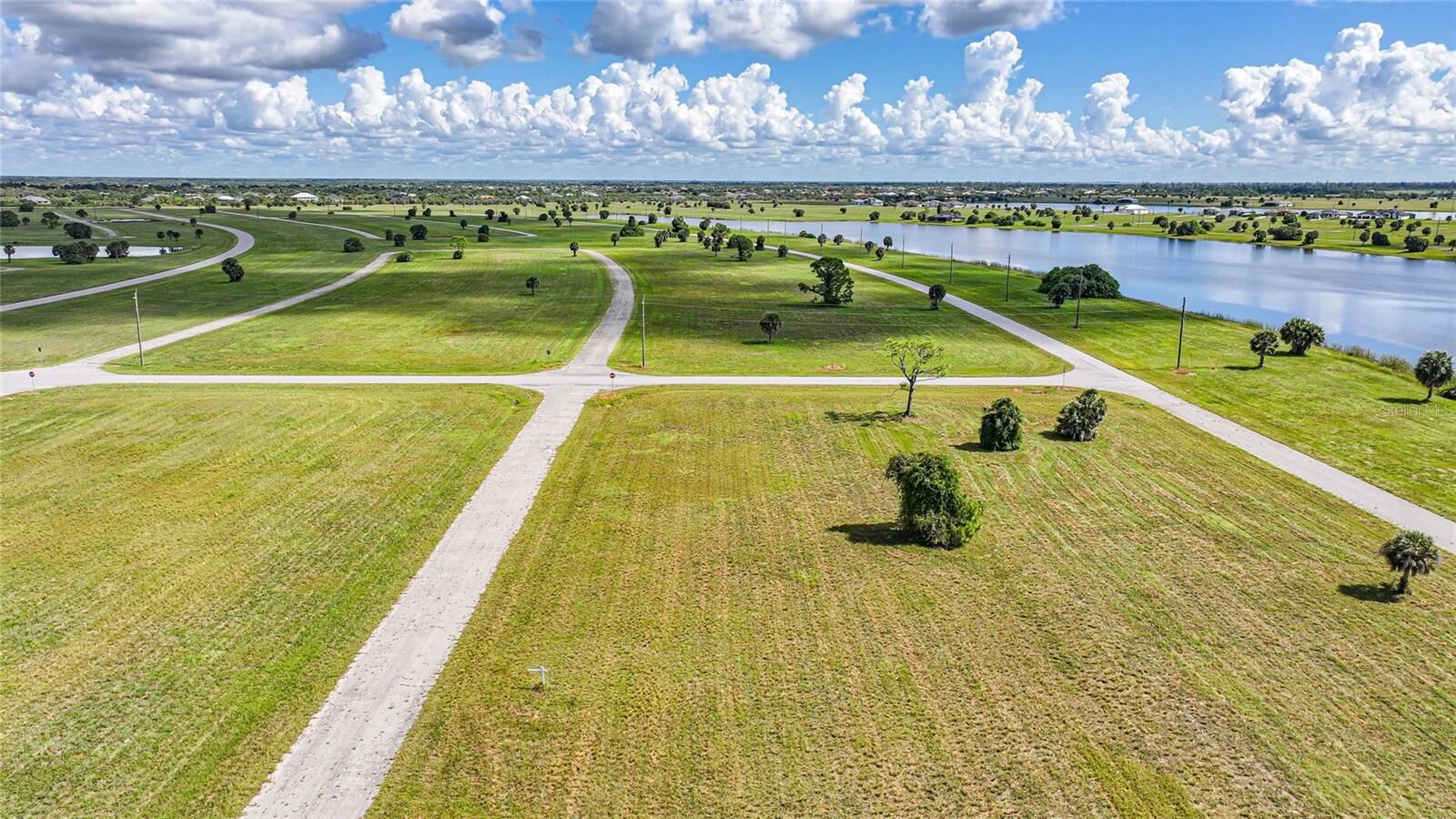 Property Photo:  5 Willow Road  FL 33946 