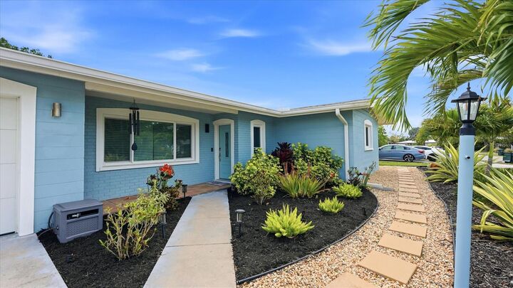 Property Photo:  2486 Breakwater Circle  FL 34231 