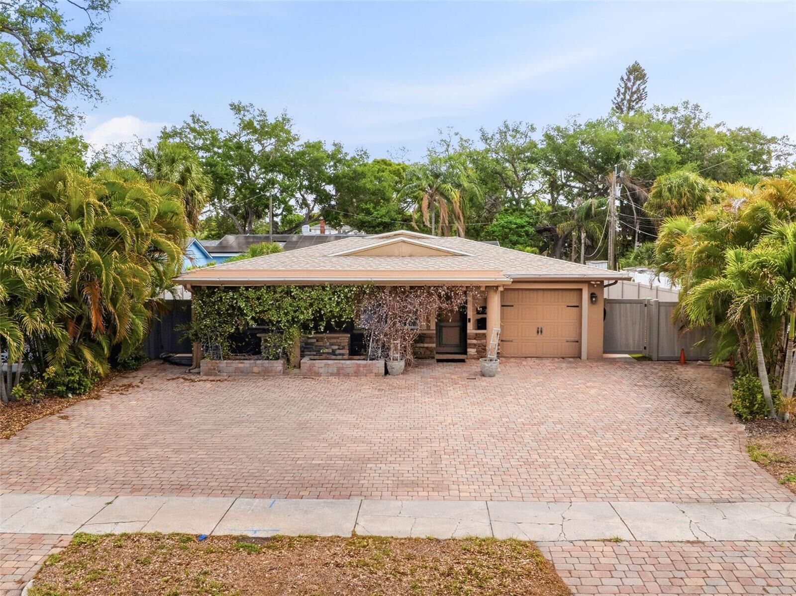 Property Photo:  2121 Park Street N  FL 33710 