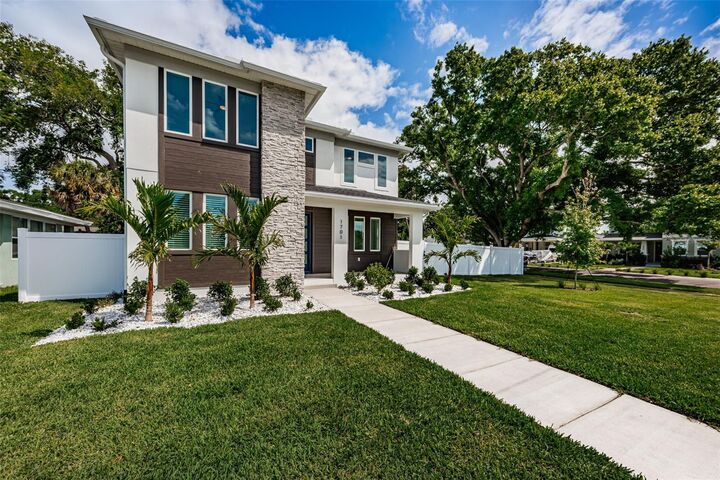 Property Photo: 1701 25th Avenue N FL 33713