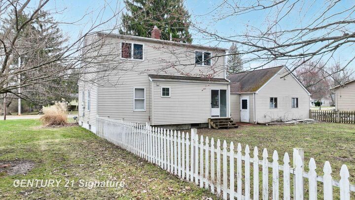 Property Photo:  535 Warren Avenue  MI 48433 