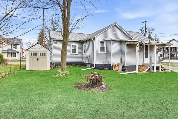 Property Photo: 207 Maple St WI 53156