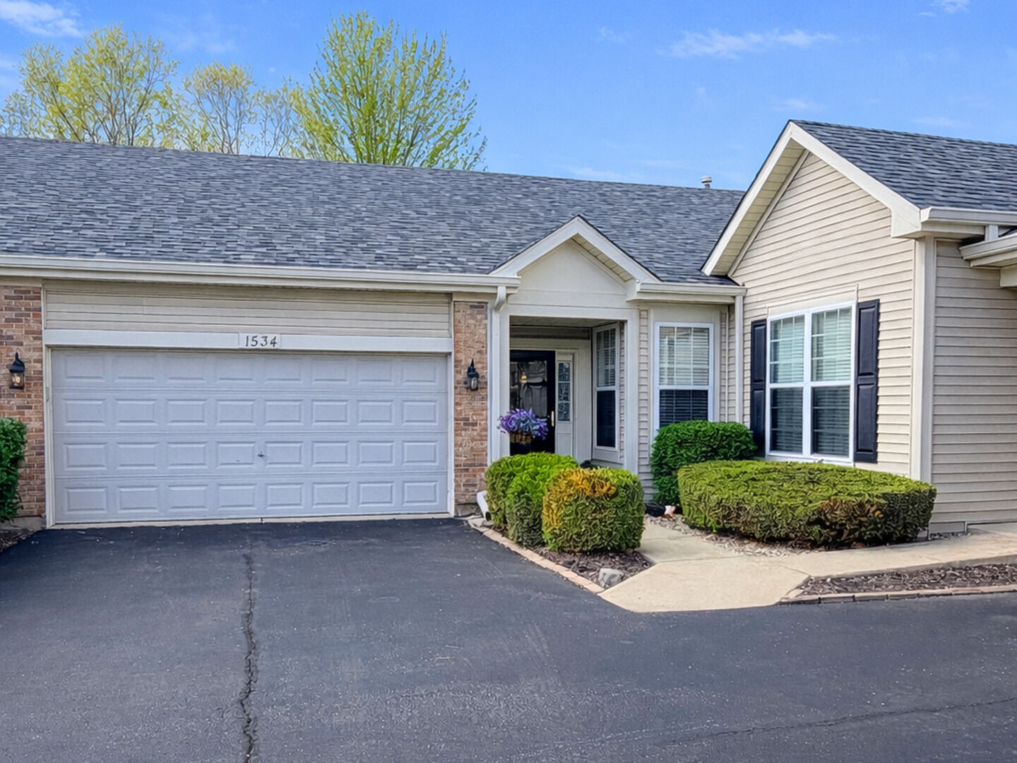 Property Photo:  1534 W Cadillac Circle  IL 60446 