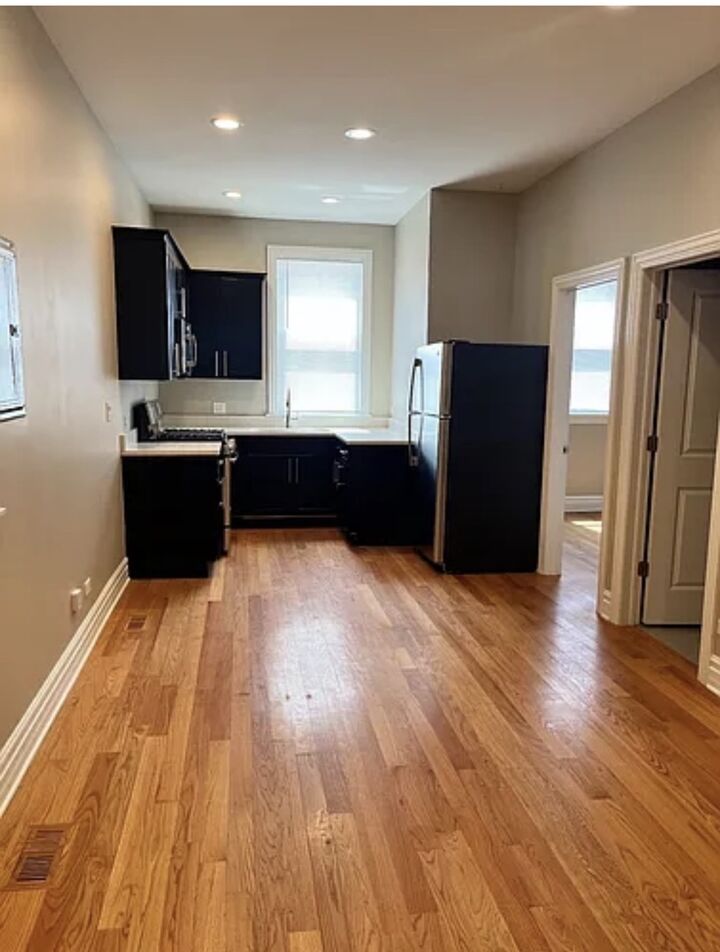 Property Photo: 2310 W Grand Avenue 1N IL 60612