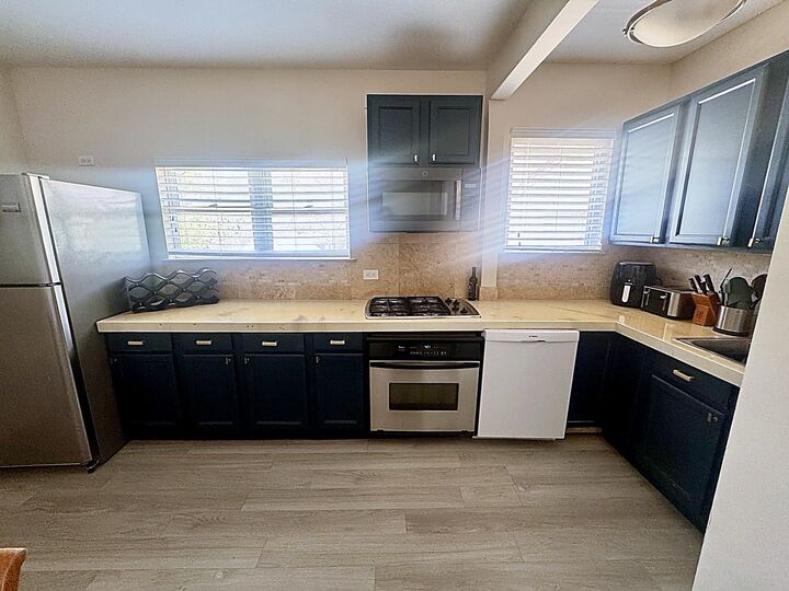 Property Photo:  209 S Commonwealth Avenue  IL 60506 