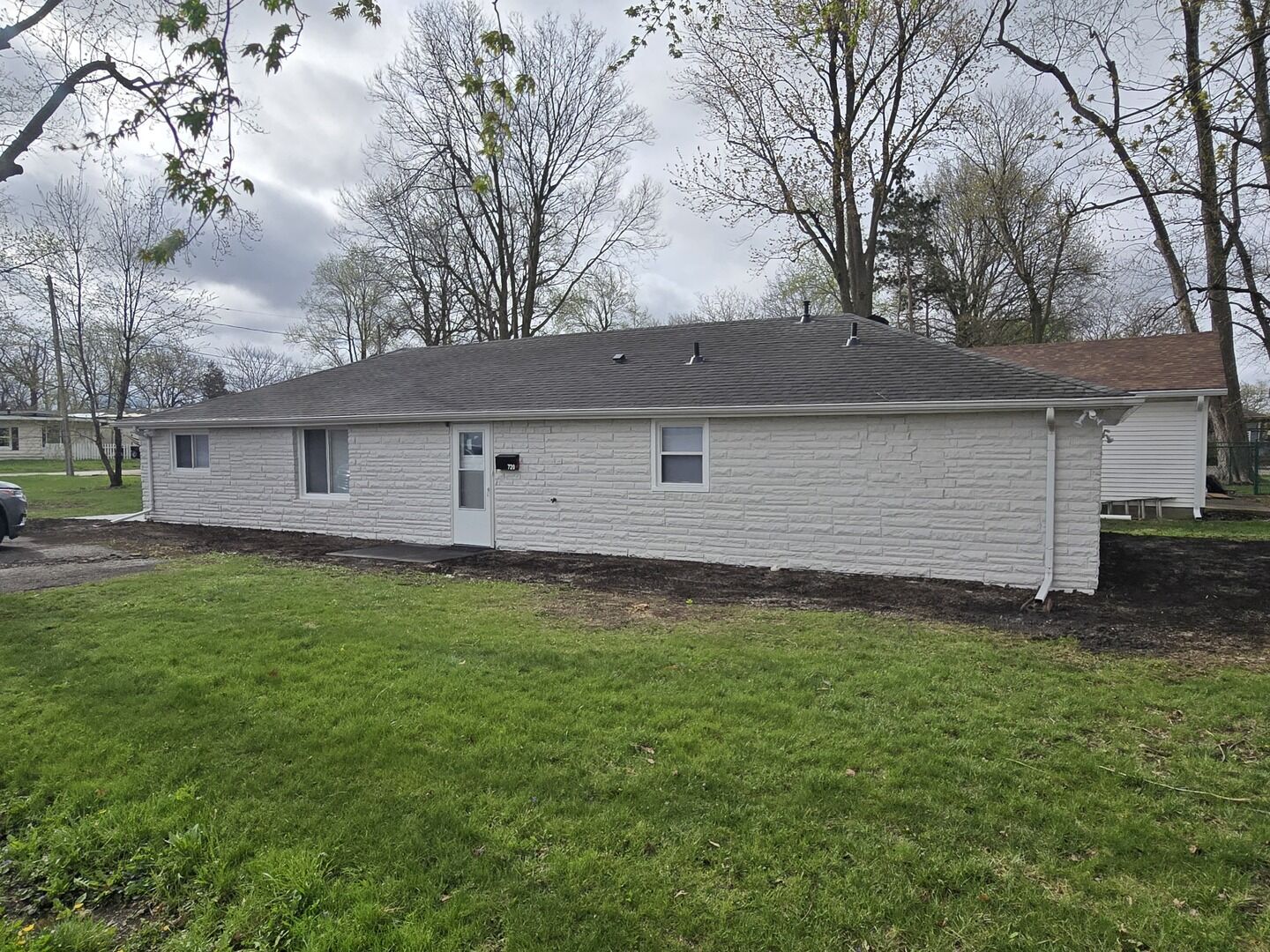 Property Photo:  720 E Marion Street  IL 61727 