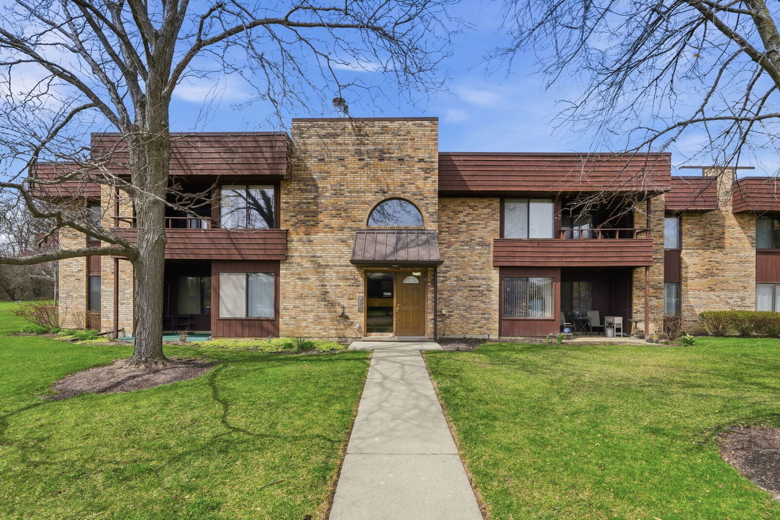 Property Photo: 1350 N Sterling Avenue 201 IL 60067
