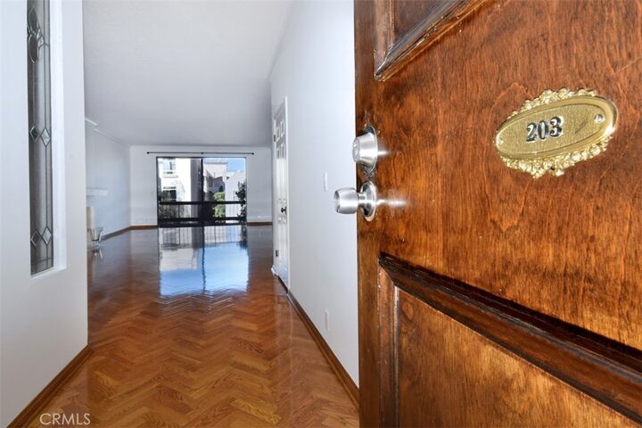 Property Photo:  11560 Moorpark St 203  CA 91602 
