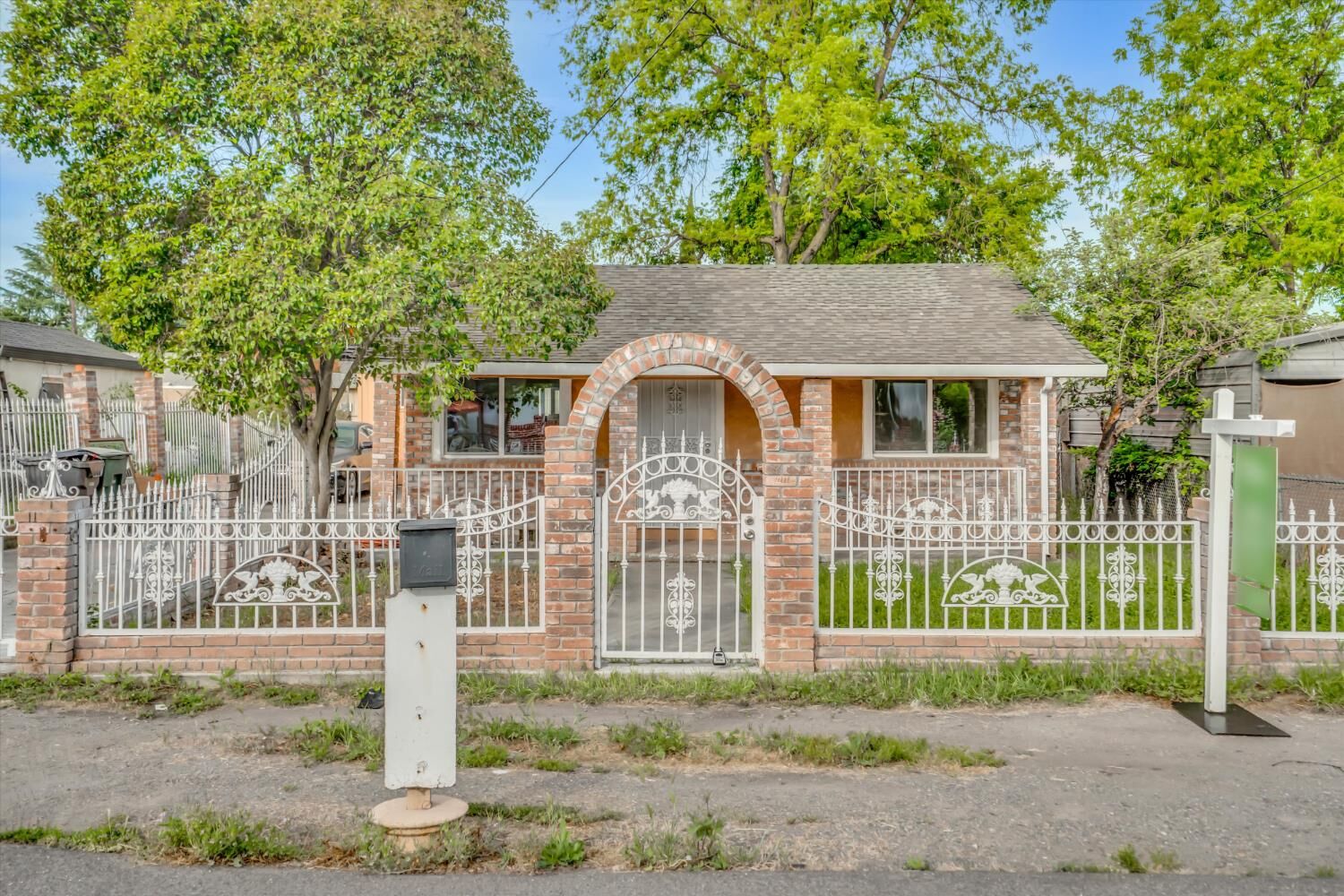 Property Photo:  511 S Gertrude Avenue  CA 95215 