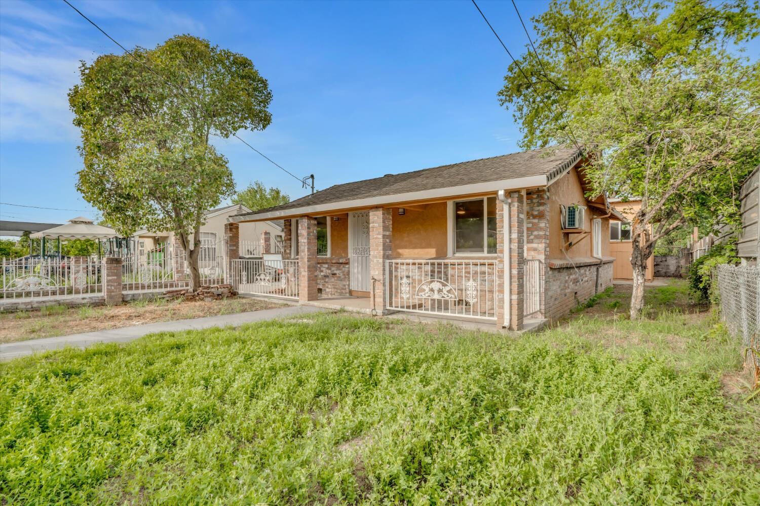 Property Photo:  511 S Gertrude Avenue  CA 95215 