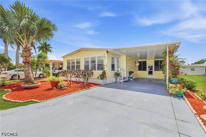 Property Photo:  502 Pine Tree Court  FL 33917 