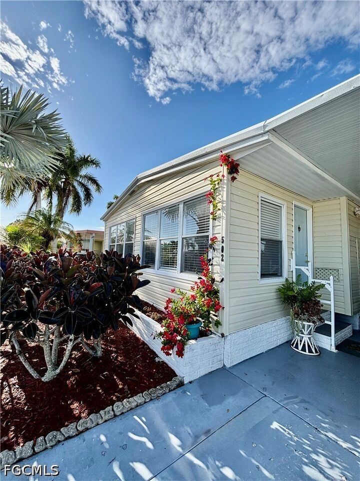 Property Photo:  502 Pine Tree Court  FL 33917 