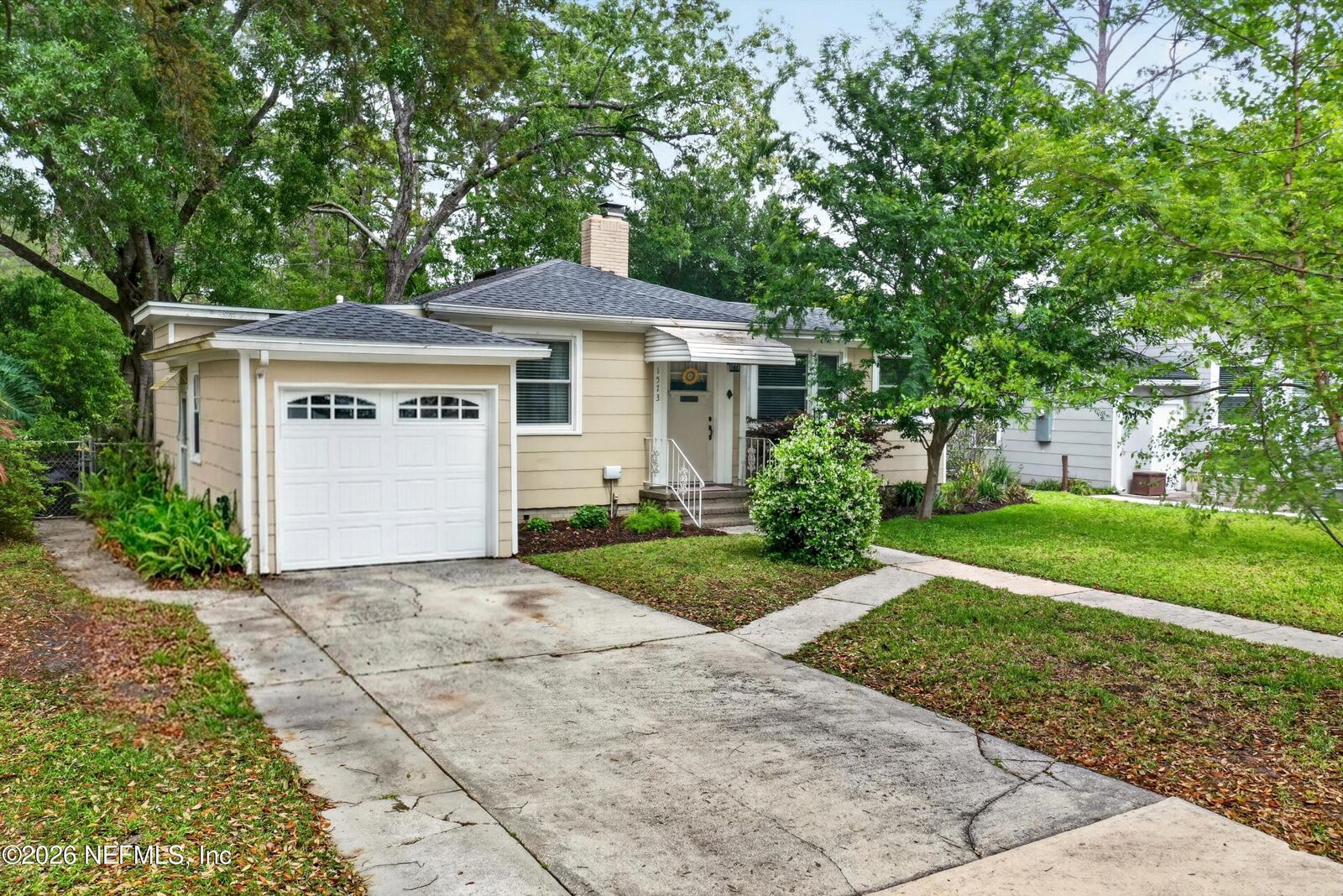 Property Photo: 1573 Charon Road FL 32205