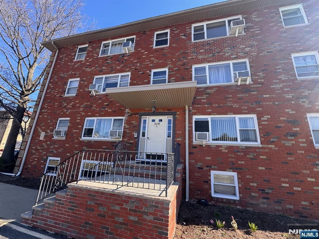 Property Photo:  2430 8th Street 5A  NJ 07024 