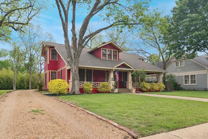 Property Photo: 309 E Marvin Avenue TX 75165