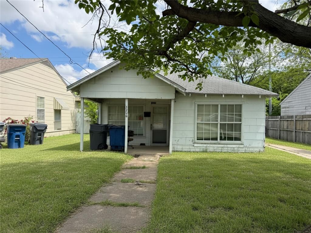 Property Photo:  3206 N Jim Miller Road  TX 75227 