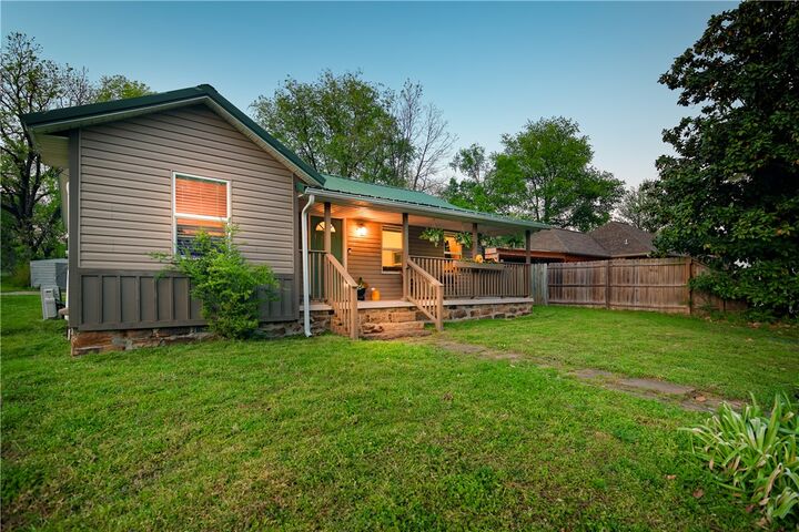 Property Photo: 206 W Parks Street AR 72753