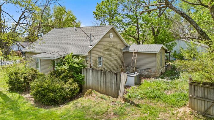 Property Photo:  429 E Mulberry  AR 72756 
