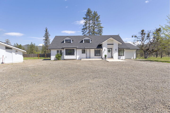 Property Photo: 683 Rockwood Lane OR 97524