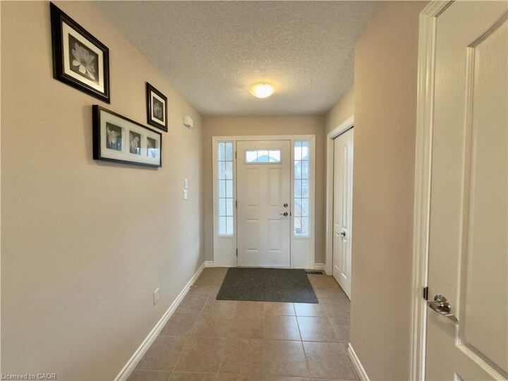 Photo de la propriété:  101 Robert Simone Way  ON N0B 1E0 