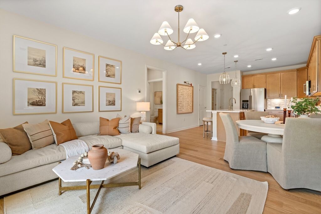 Property Photo:  5 Peters Farm Way 212  MA 01581 