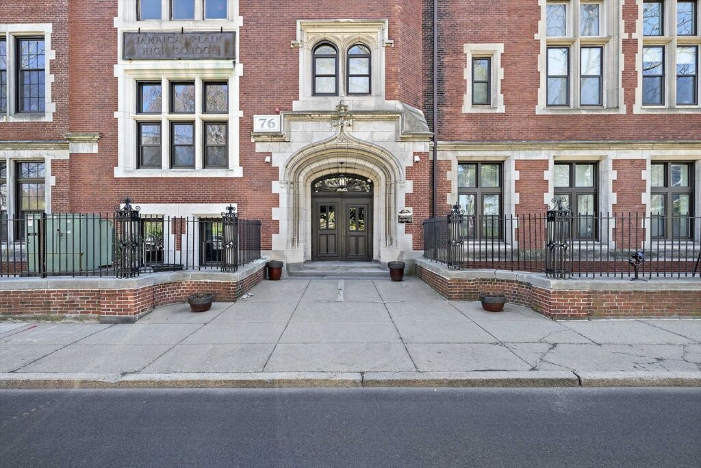 Property Photo:  76 Elm St 114  MA 02130 