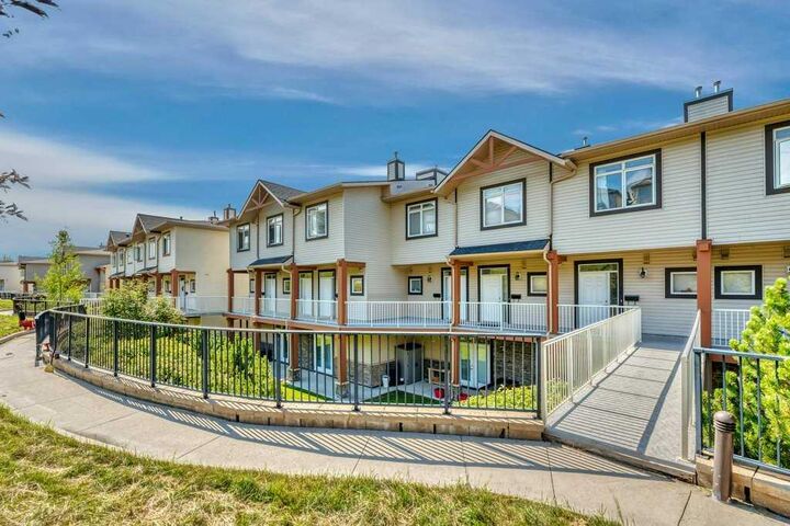 Property Photo: 148 Rockyledge View NW 13 AB T3G 5Y4