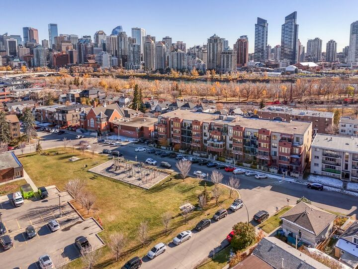 Property Photo: 1321 Kensington Close NW 214 AB T2N 3J6