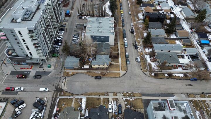 Property Photo: 202 15 Avenue NE AB T2E 1G9