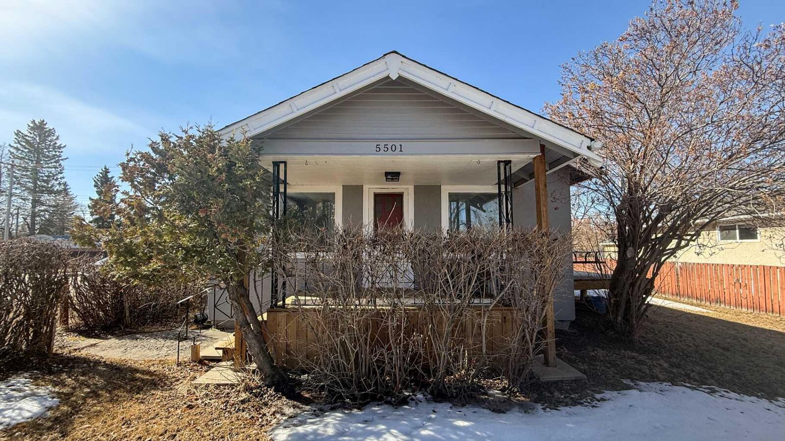 Property Photo:  5501 51 Street  AB T9H 1H9 