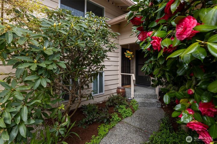 Property Photo:  929  Blue Heron Avenue NE 3  WA 98110 