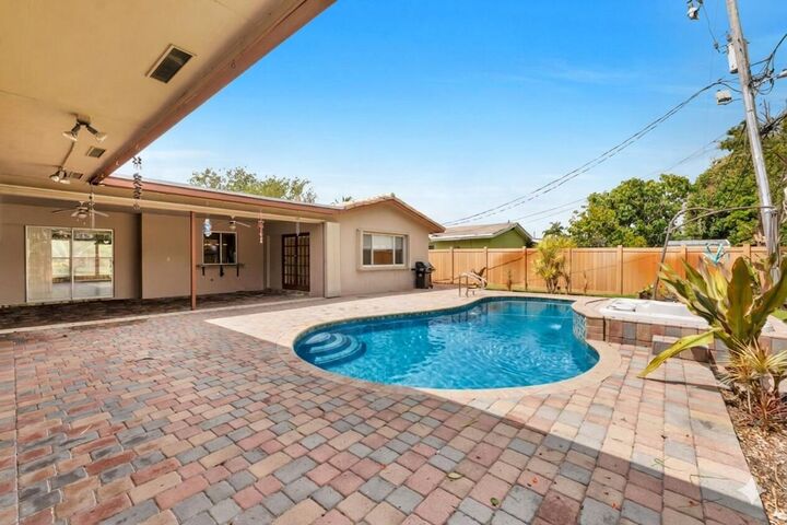 Property Photo:  1915 NE 208th Terrace  FL 33179 